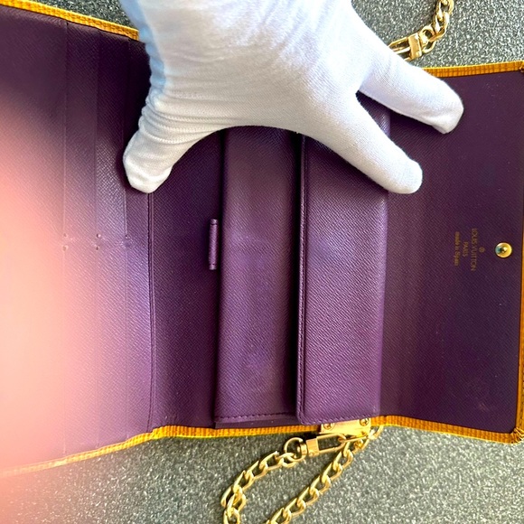 Louis Vuitton Epi Porte Tresor International Leather Trifold Long Wallet & Chain - Picture 16 of 16